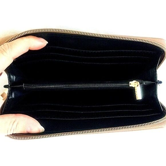 Womens NWOT MIA K. COLLECTION Stylish Tan Leather Wallet - Picture 2 of 3